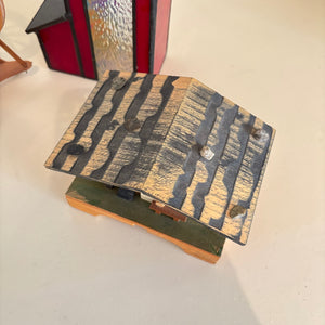 COLLECTIBLES GROUPING (WOODEN, GLASS AND PORCELAIN) - P289