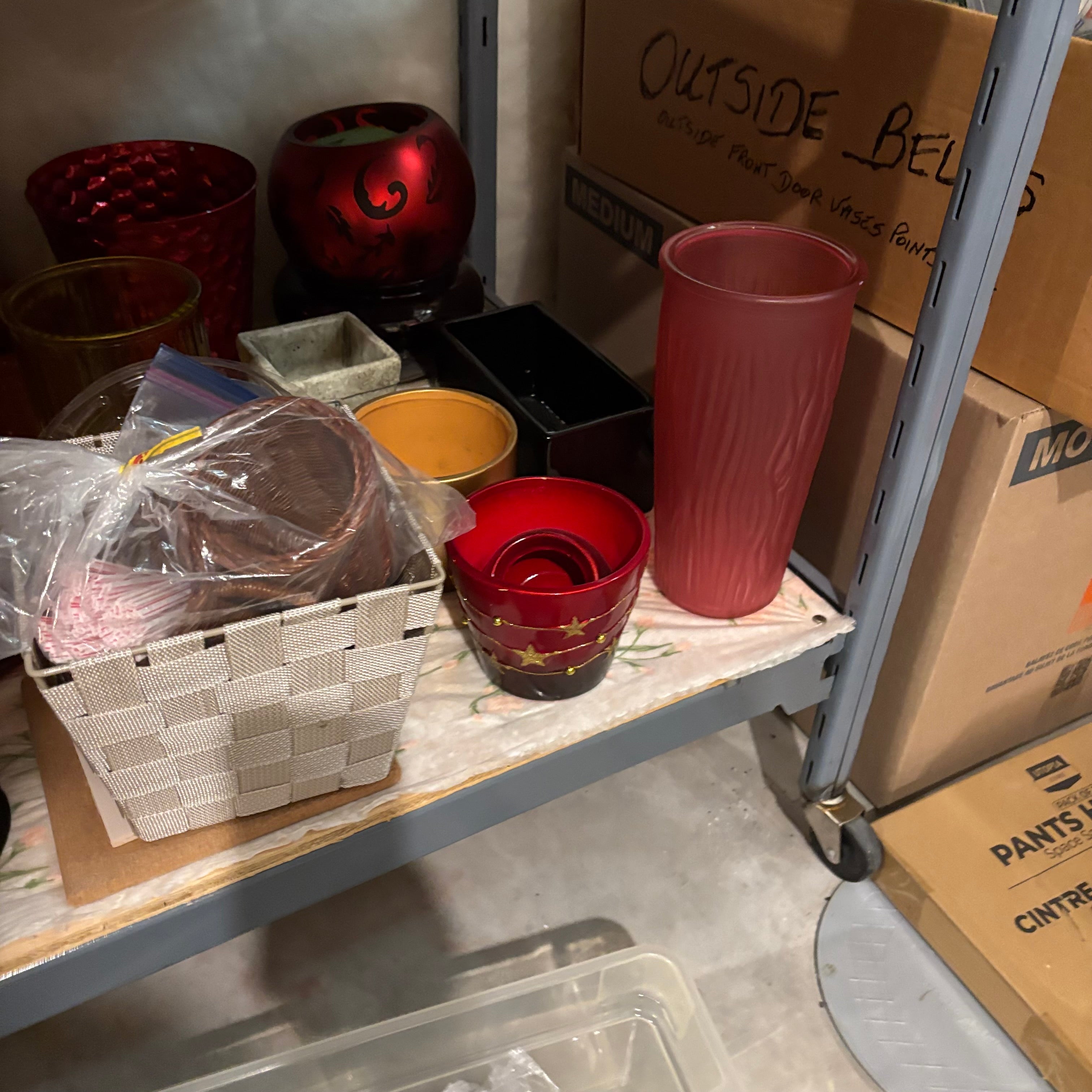 E847 Vases, candles and more