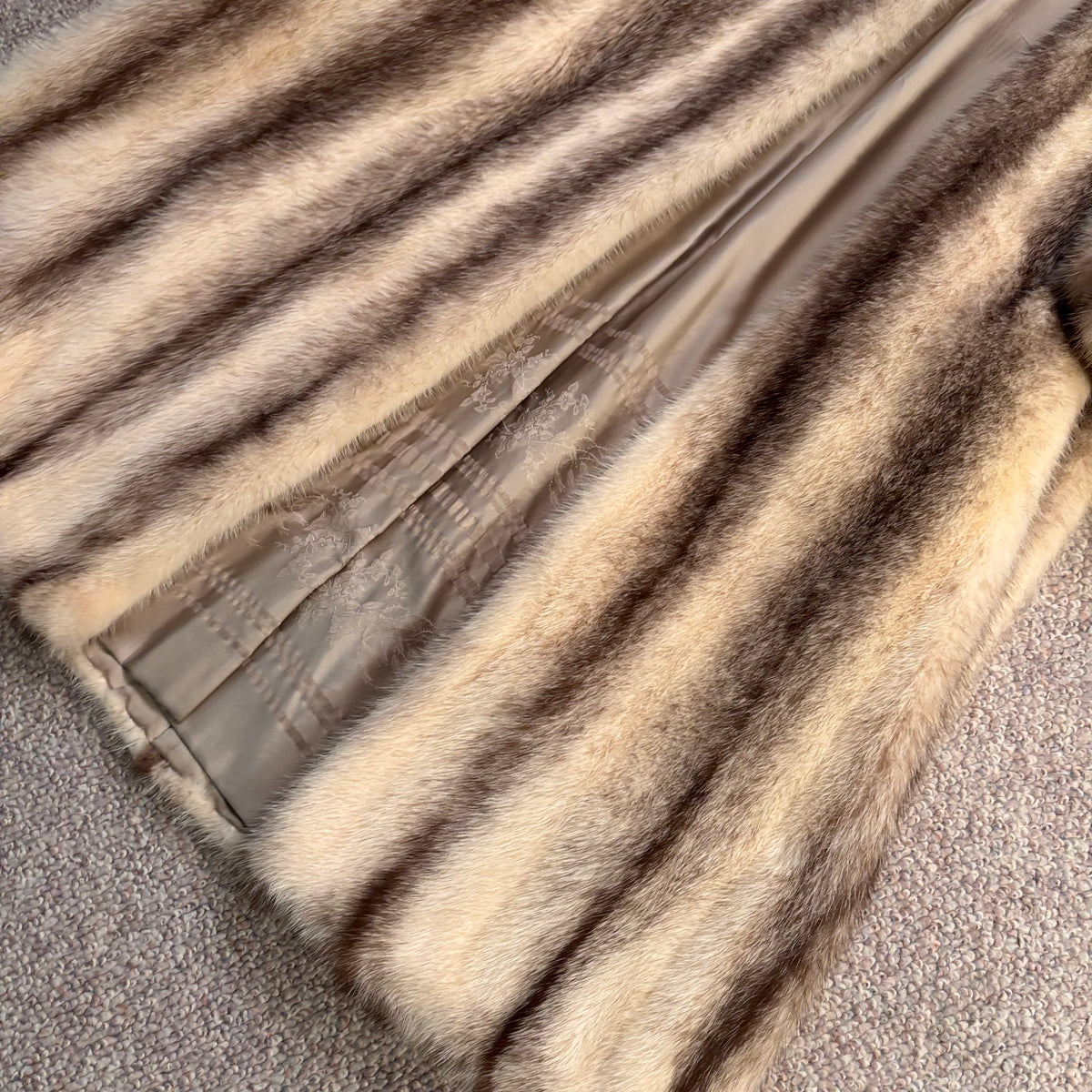 K402 2 vintage fur coats and vintage fur shawl