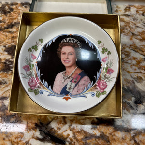 Royal Family Grouping (Wedgewood and More) - M333