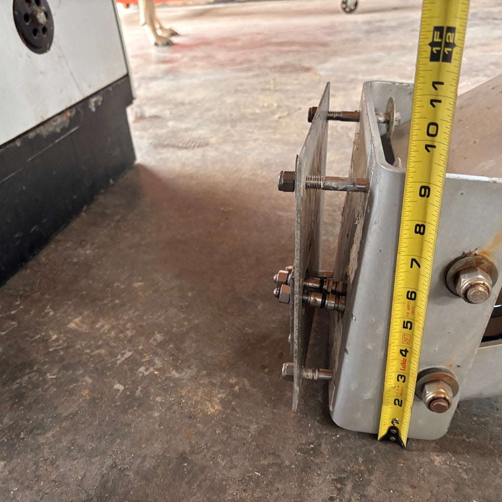 F423 Outboard motor bracket