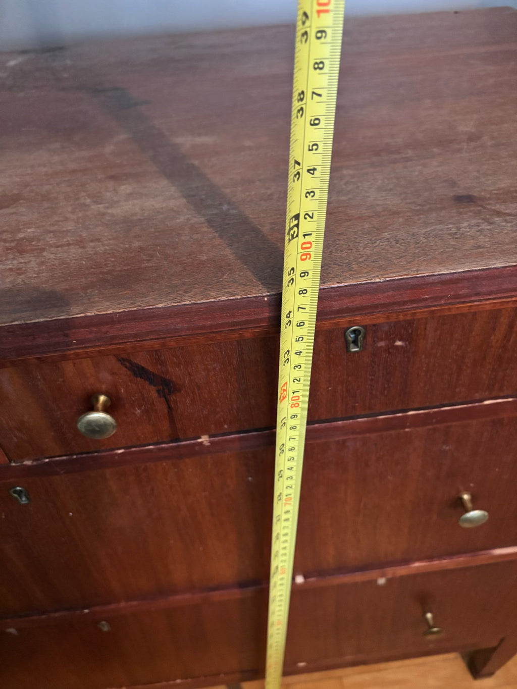 E328 Antique solid wood 4 drawer dresser (34" x 45" x 22")