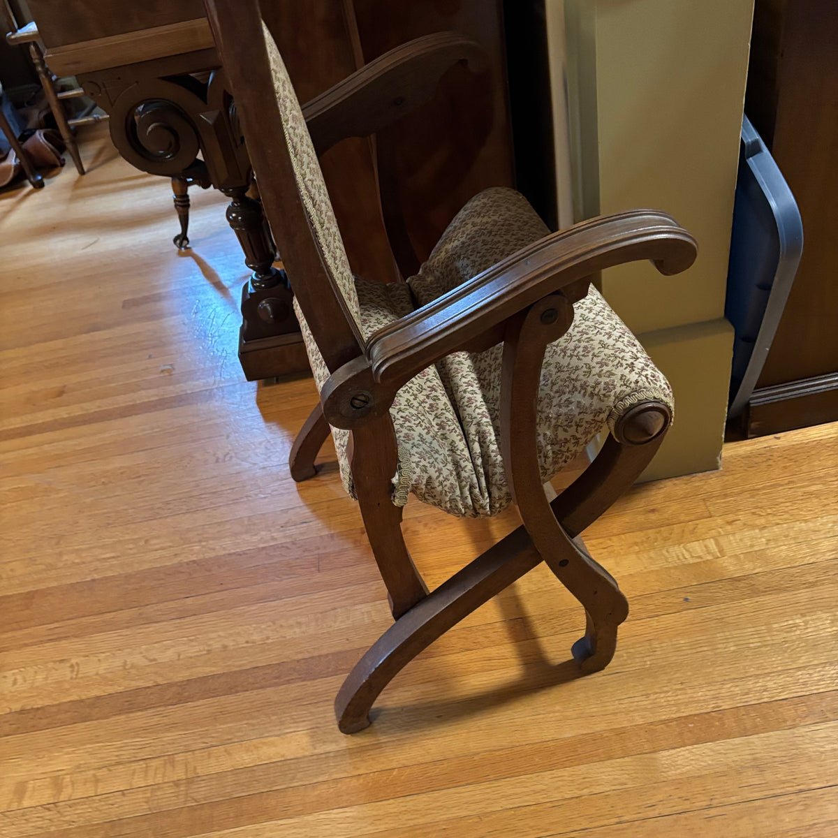 E123 Antique folding rocking chair