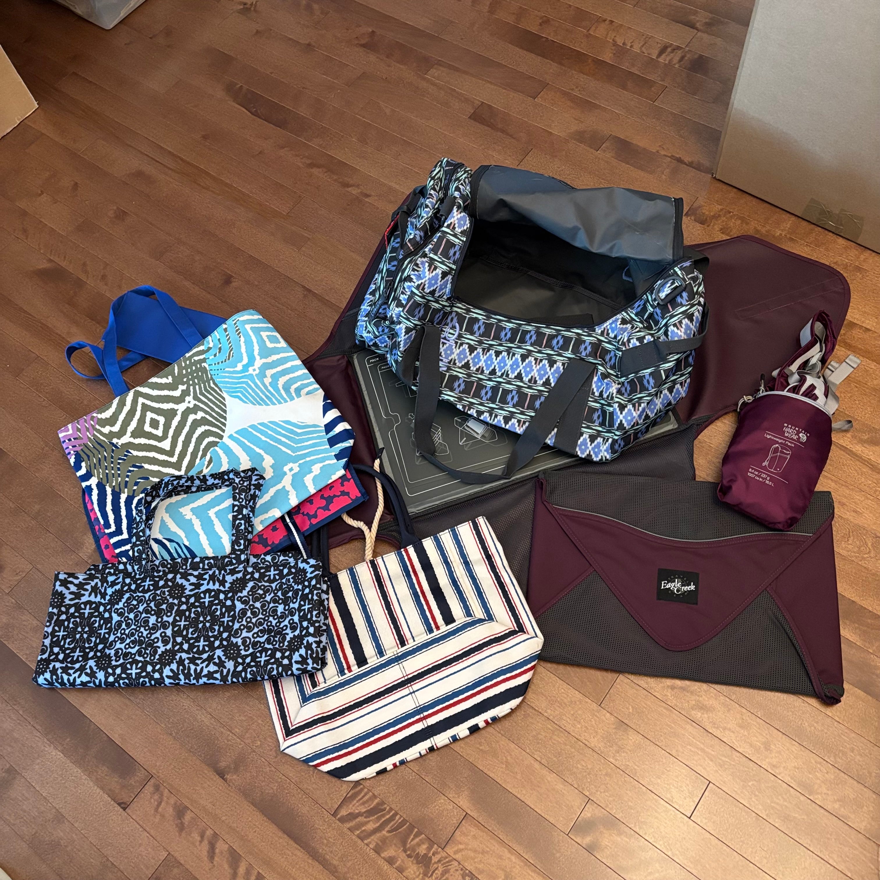E906 Bags grouping (duffle bag and more)