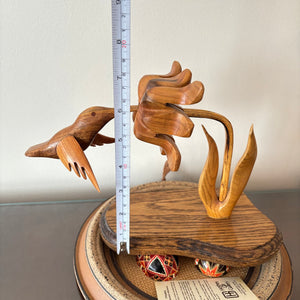 COLLECTIBLES GROUPING (CARVED WOODEN HUMMINGBIRD AND MORE) - P287