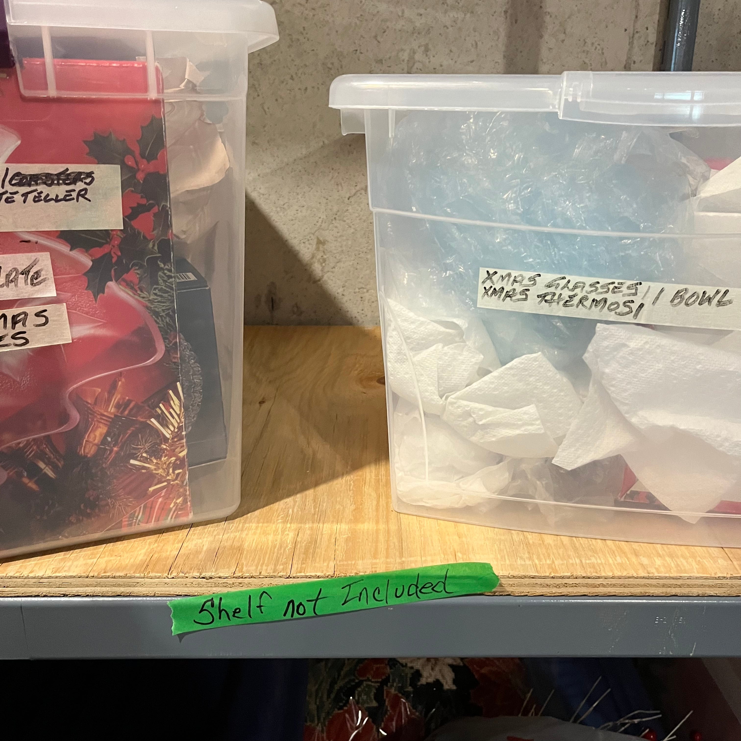 E547 Christmas grouping (poinsettia dishes and more)