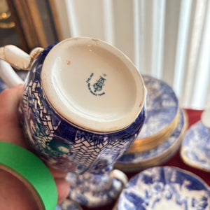 157 PIECE VINTAGE ROYAL CROWN DERBY BLUE MIKADO CHINA (IN EXCELLENT CONDITION) - P104