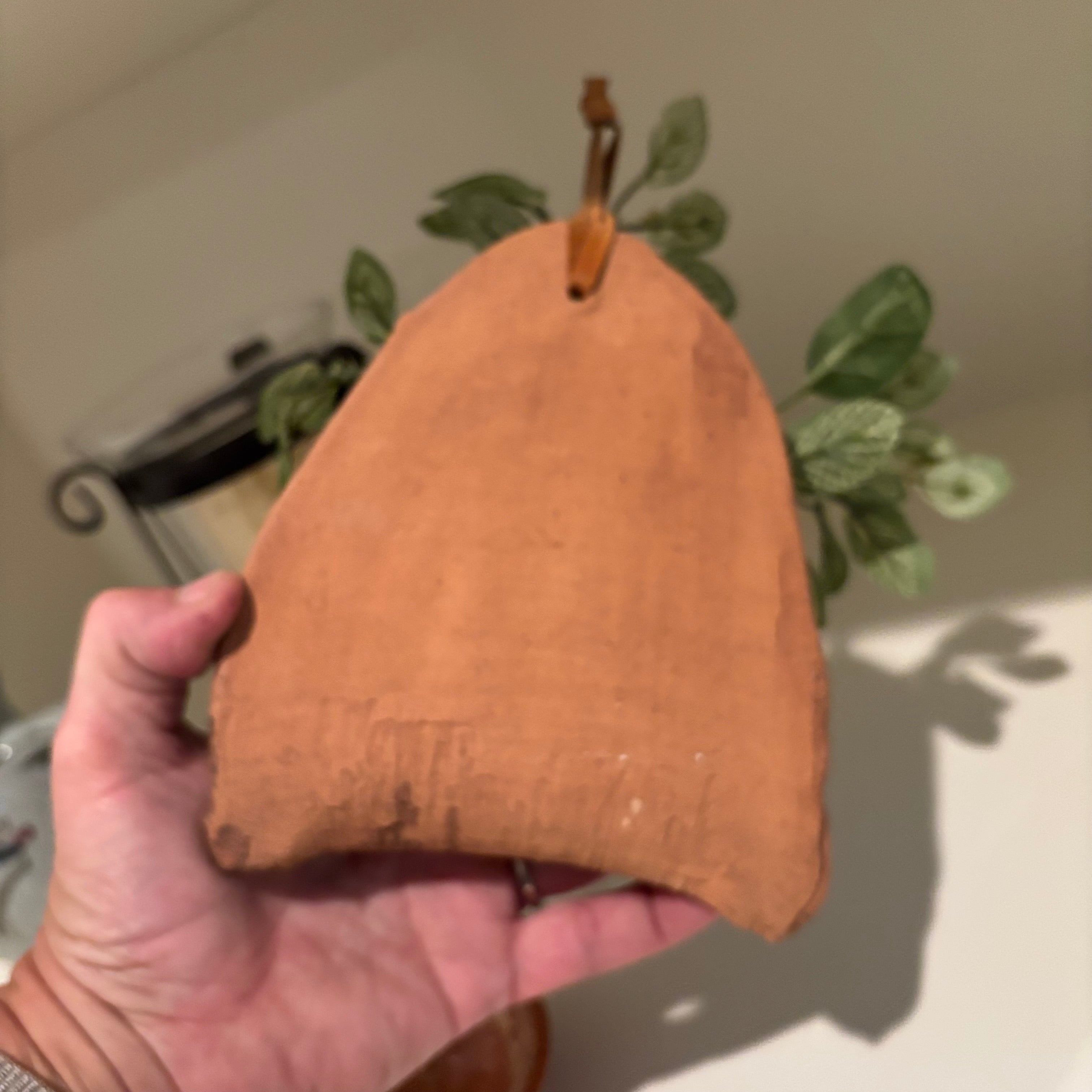 E865 Home decor grouping (earthenware and more)