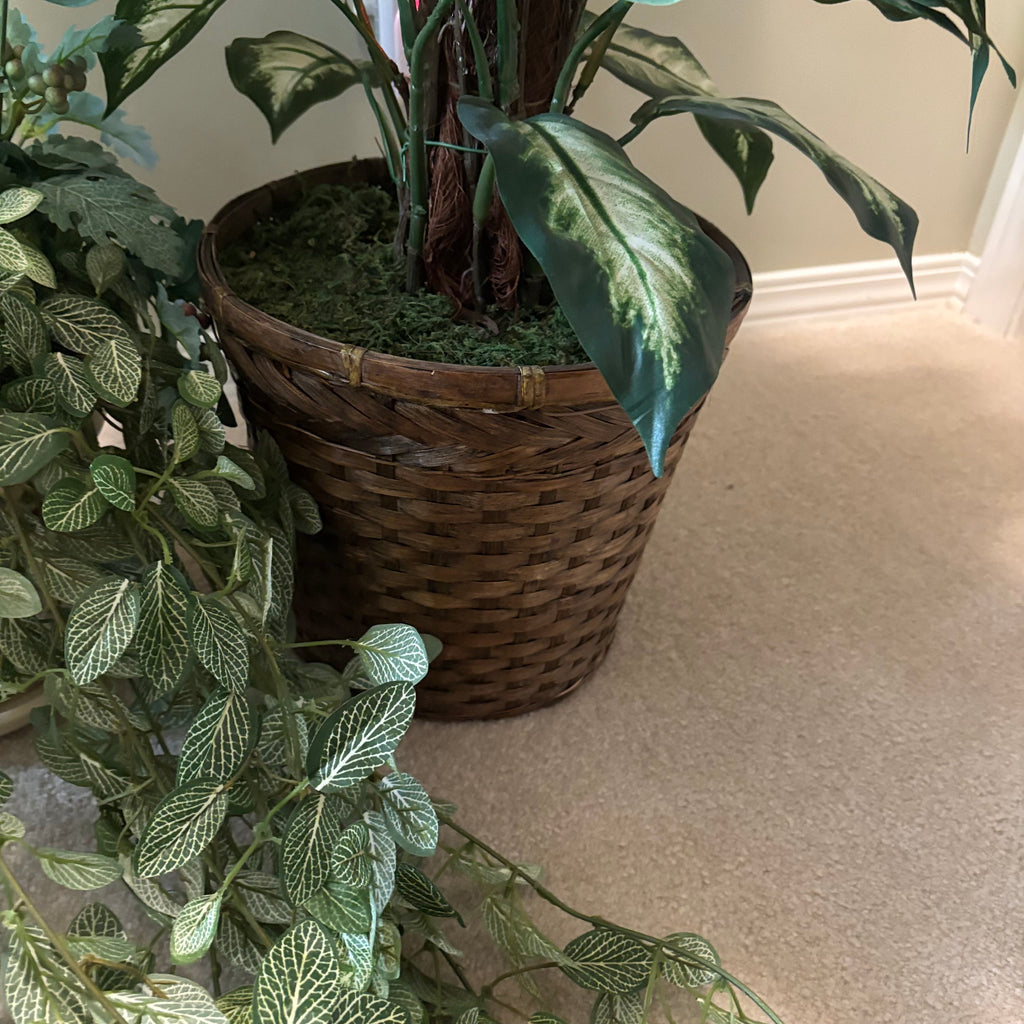 E852 Faux tree and faux greenery grouping