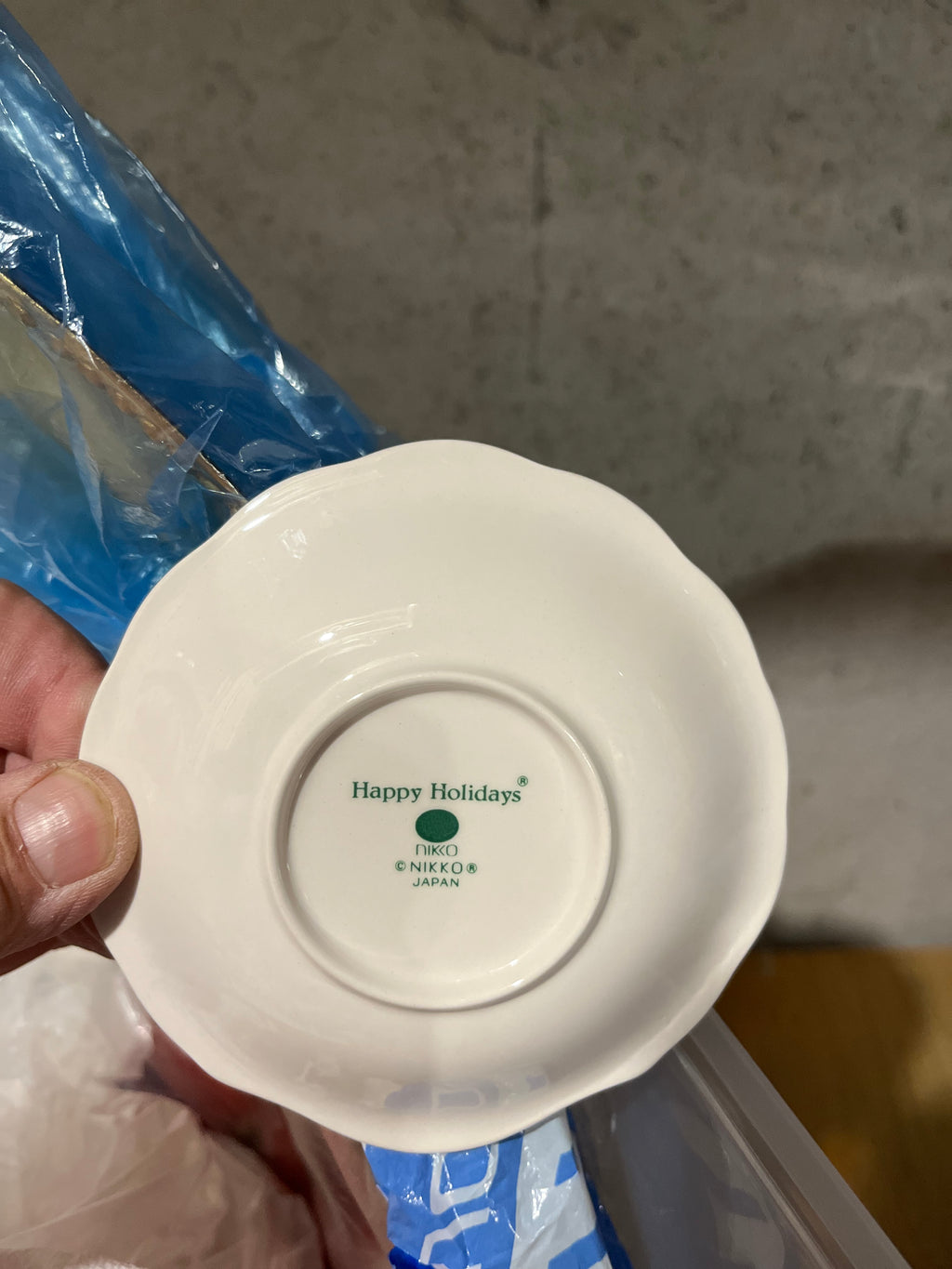 E547 Christmas grouping (poinsettia dishes and more)