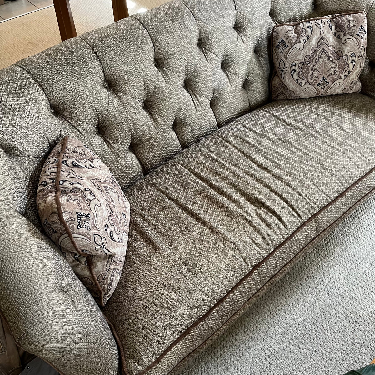 B324 Sofa with grey/beige fabric and solid wood frame