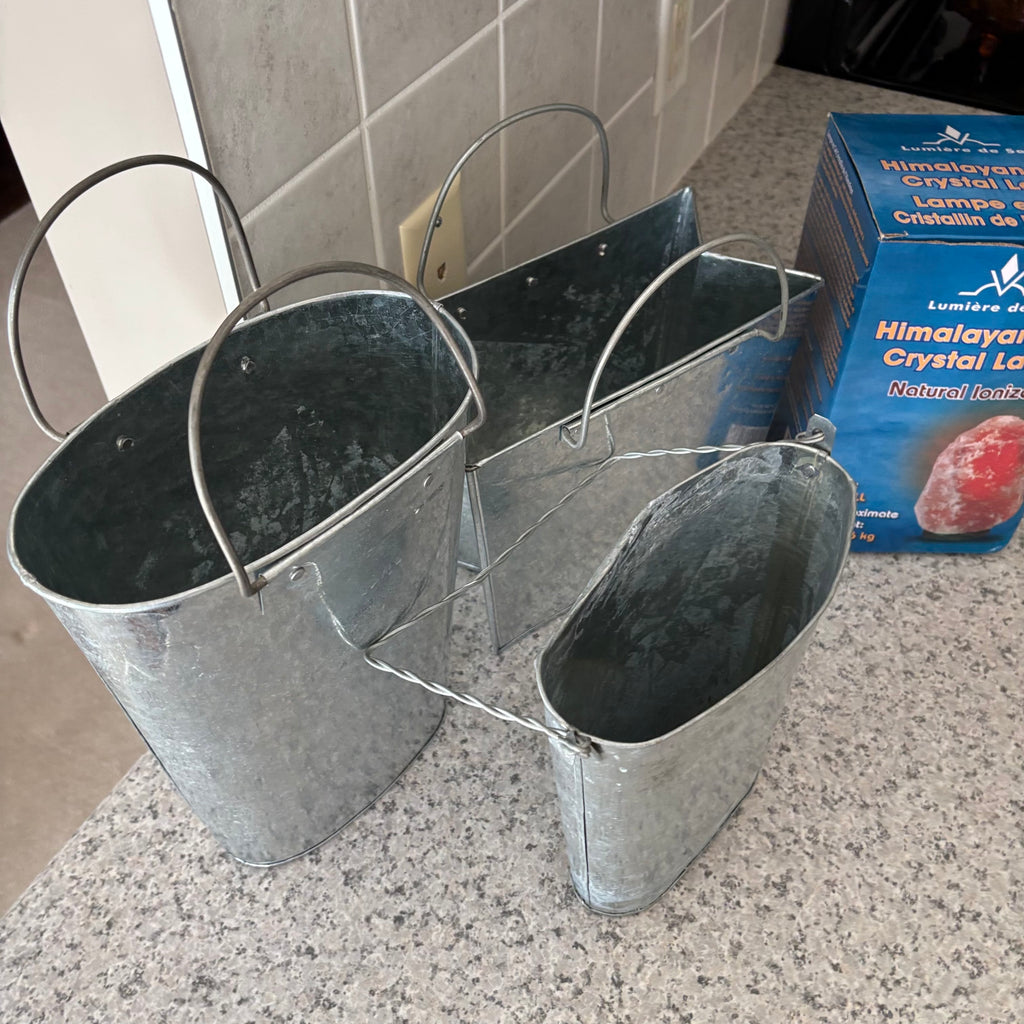 E902 Tin buckets and New salt lamp