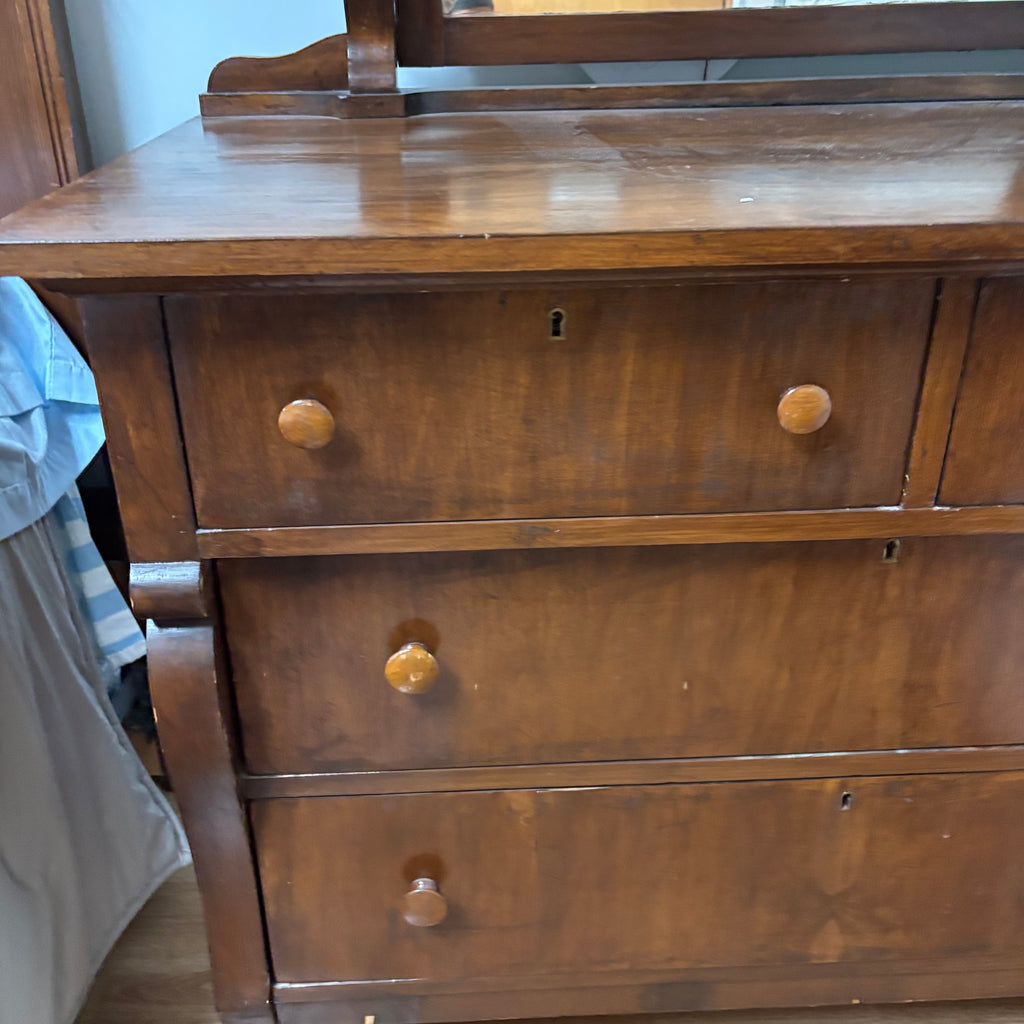 F180 Solid wood antique 4 Drawer dresser with mirror (some dings/separation along edges of drawer)