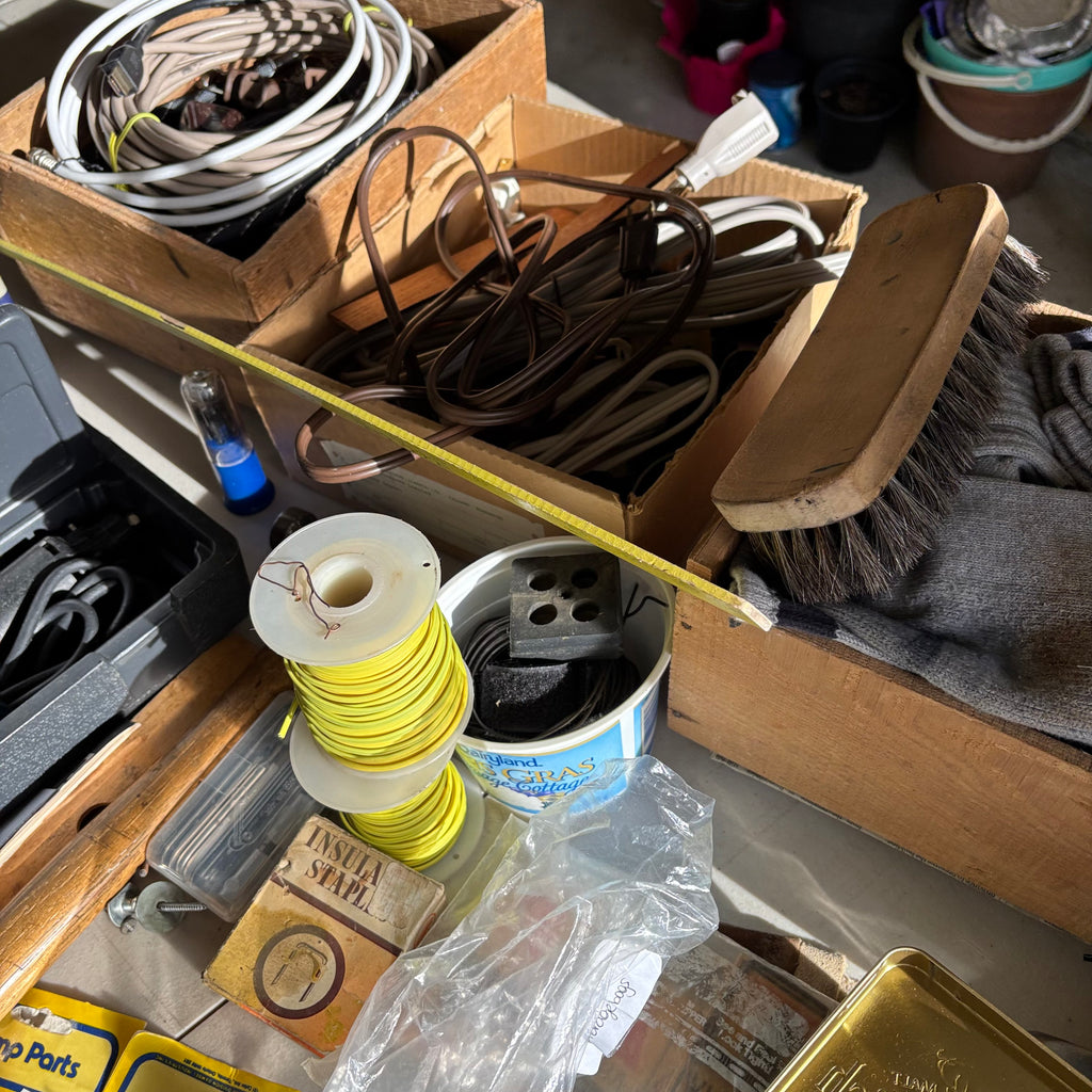 B121 Tool Grouping (screwdrivers and more)