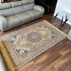 59” x 94” Wool Area rug - R508
