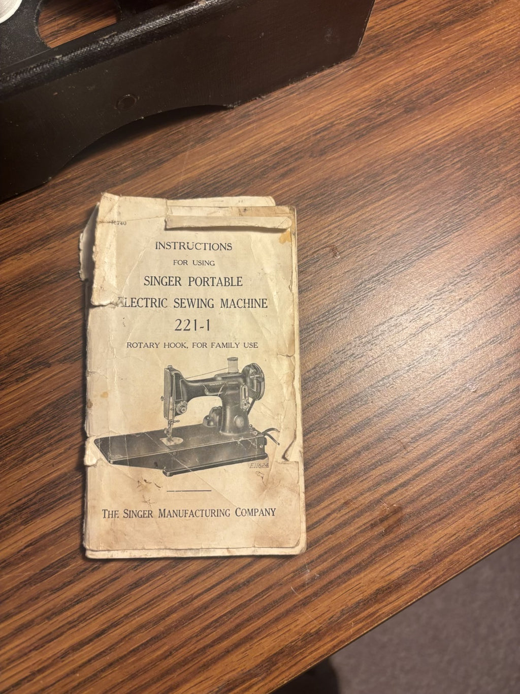 K517B Vintage Portable Singer Sewing machine
