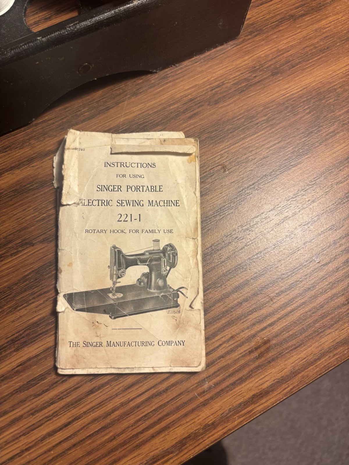 K517B Vintage Portable Singer Sewing machine