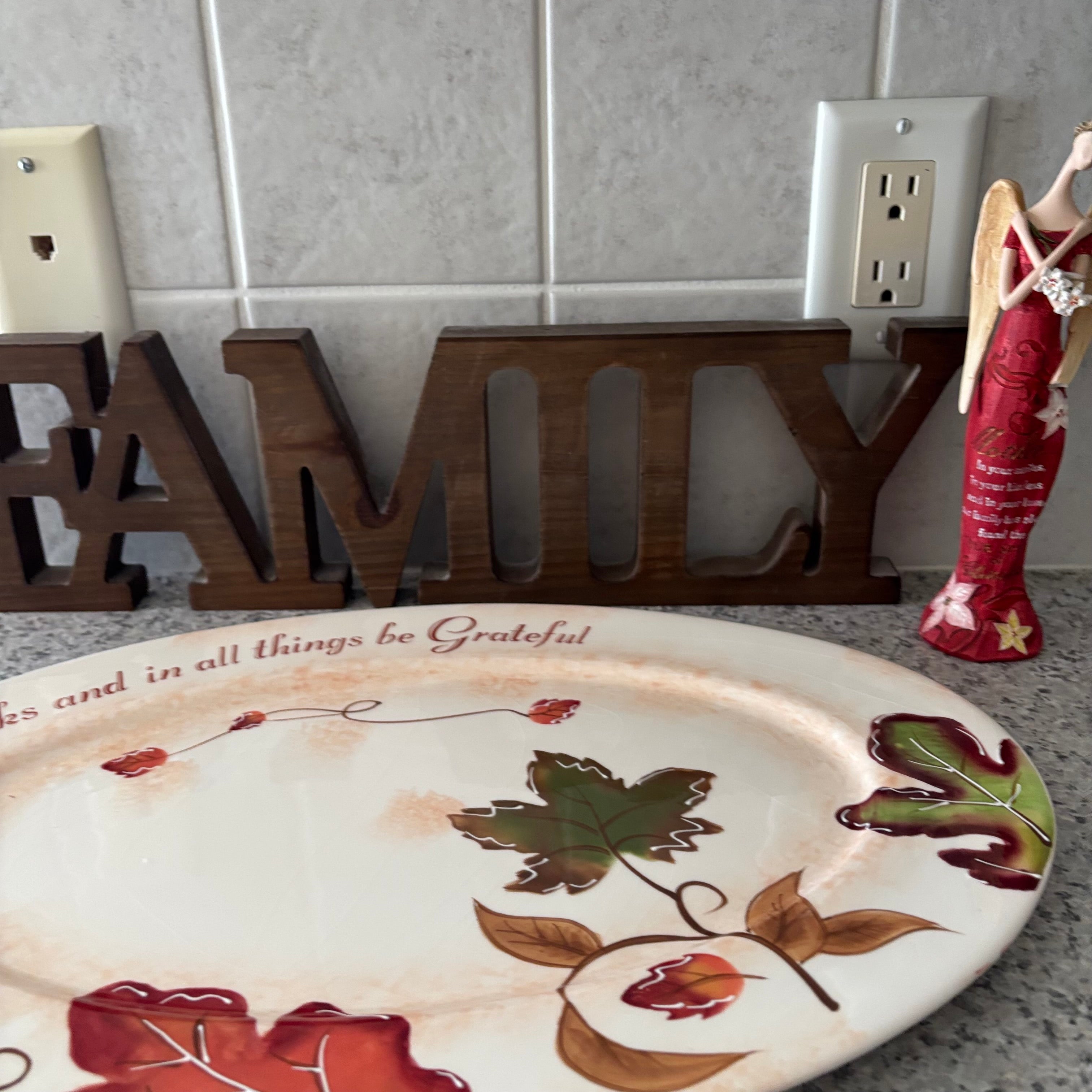 E901 Decor and more (Wooden family sign and more)