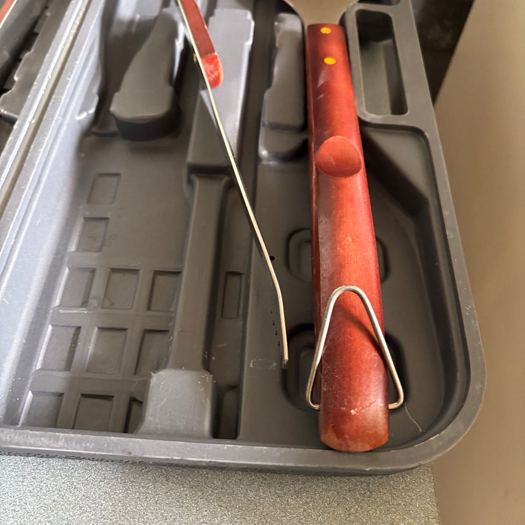 F183 Bbq utensils grouping
