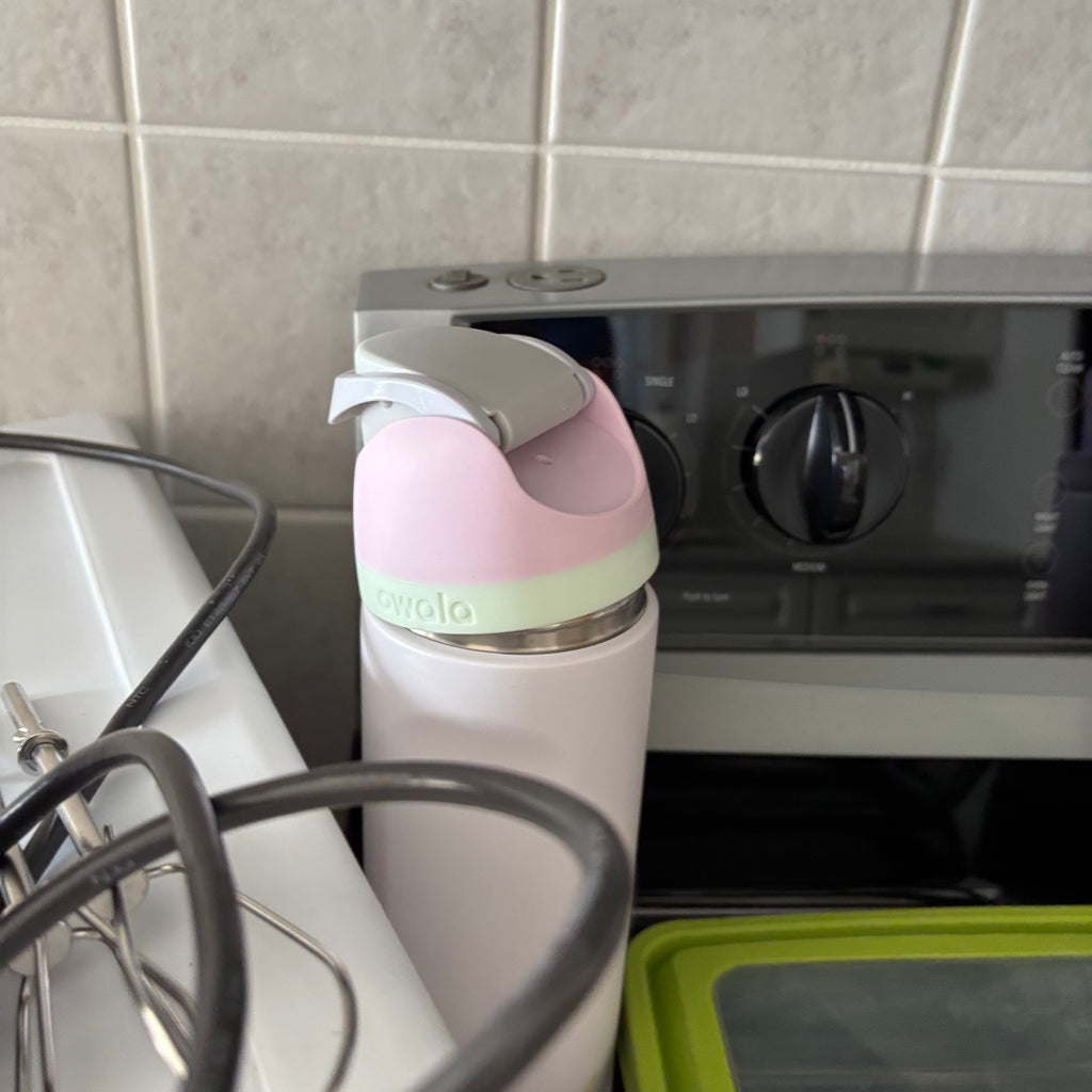E905 Kitchen grouping (hand mixer and more)