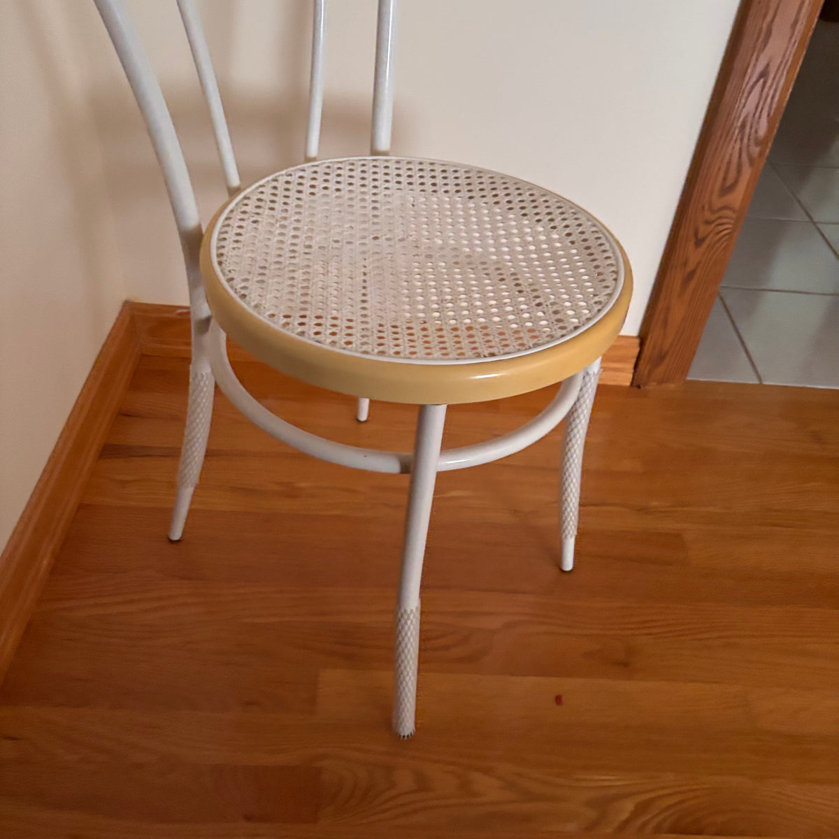 F412 Single vintage chair with rattan seat