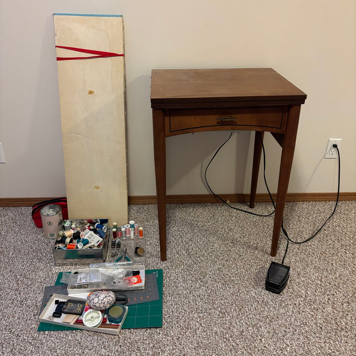Vintage Sewing Machine Grouping (works) - C461