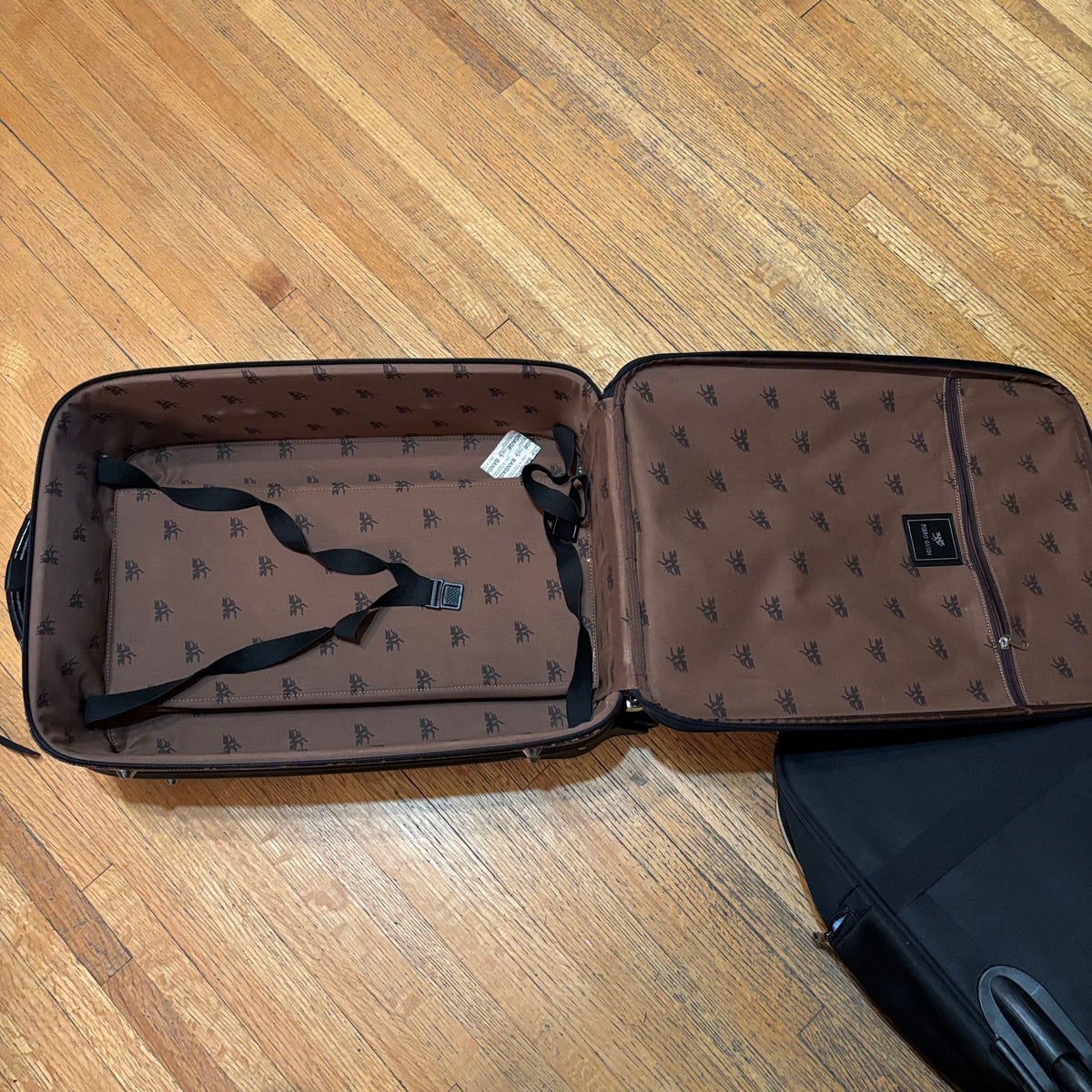 E139 Piero Guidi "Magic Circus" Trolley Case grouping