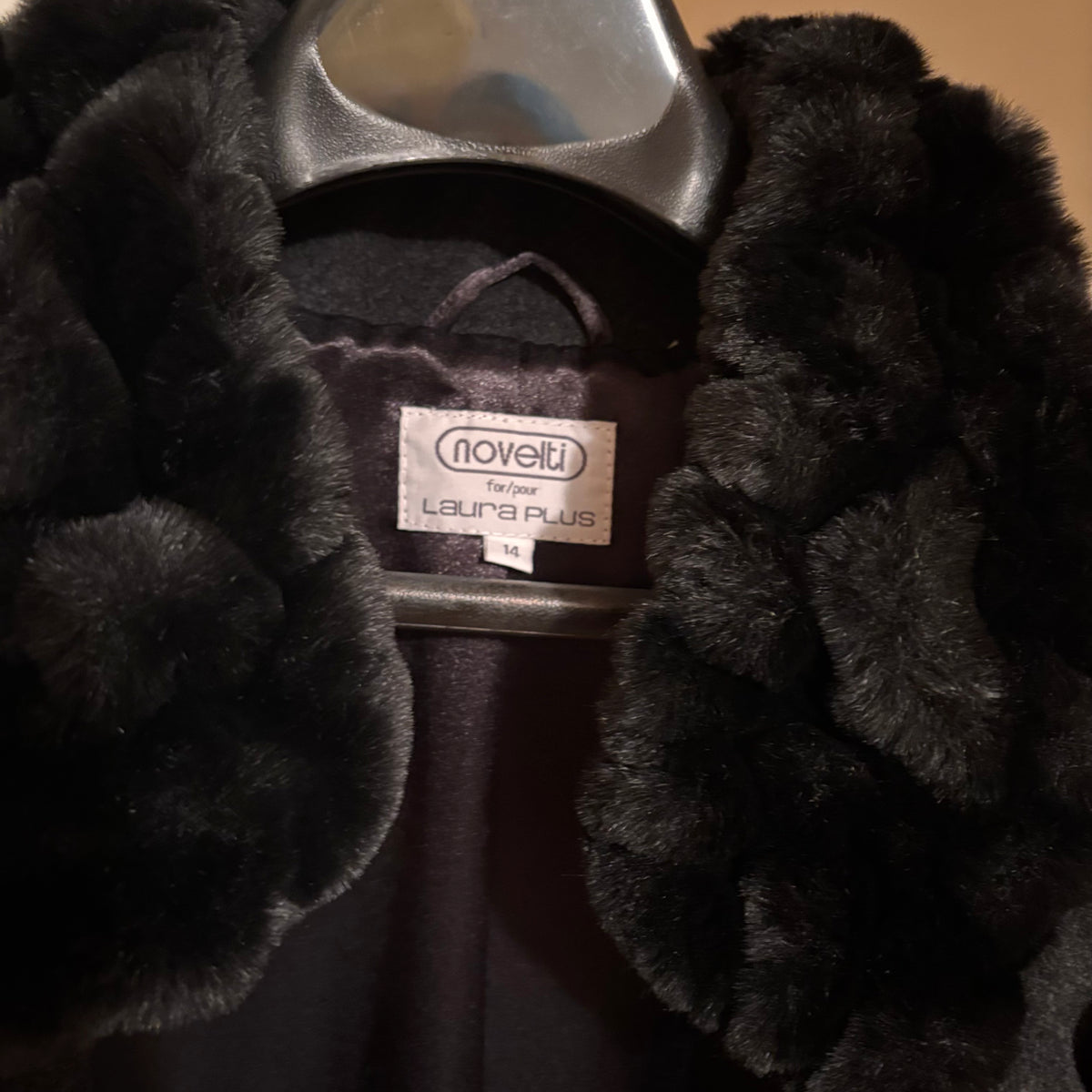 F402 Ladies vintage coat (approx size L) and leather shoes (size 10)