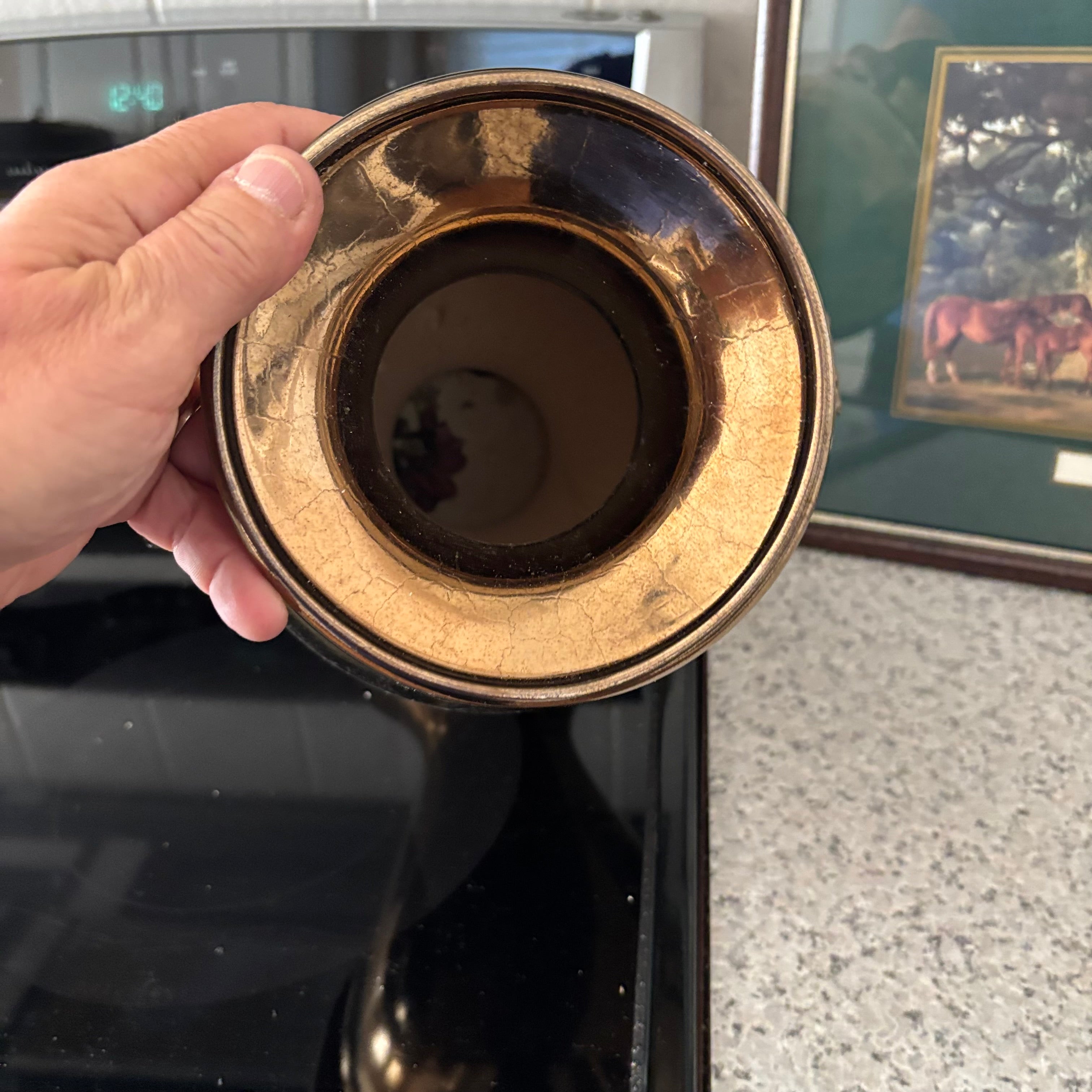 E880 Art and gold painted ceramic vase