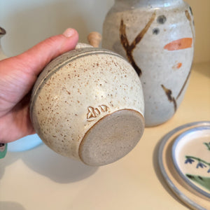 POTTERY GROUPING (8" TALL VASE AND MORE) - P284