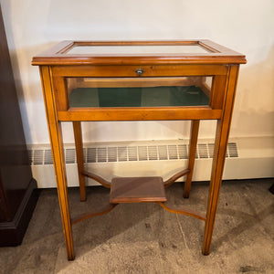 VINTAGE SOLID WOOD DISPLAY TABLE - P134