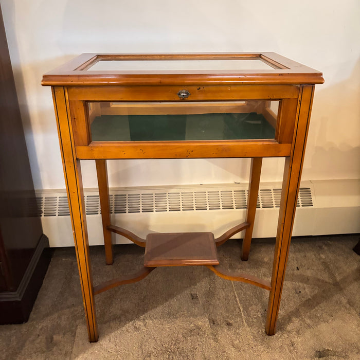 VINTAGE SOLID WOOD DISPLAY TABLE - P134