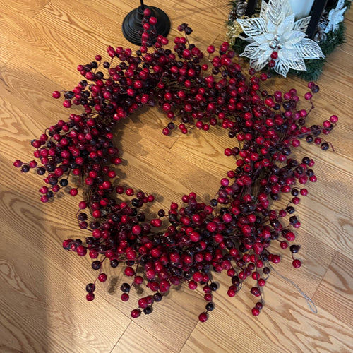 Y116A Christmas Grouping (Berry wreath and more)