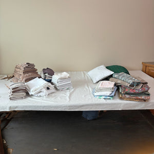 B433 Linens grouping (towels and more)