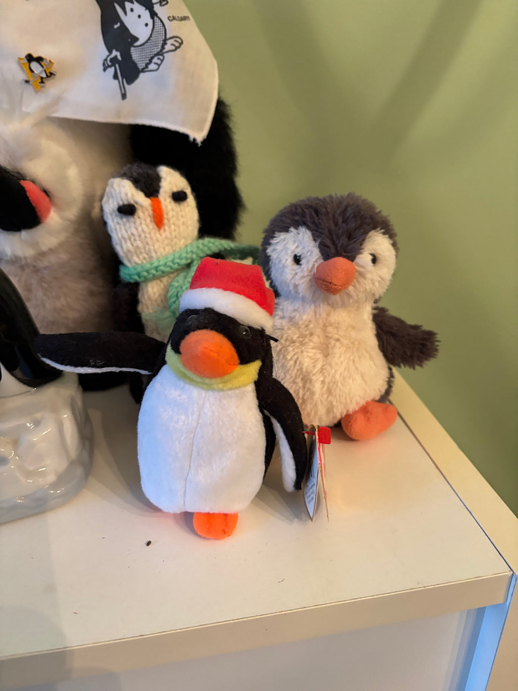 W807 Penguin Grouping (Gund and more)