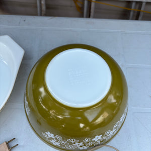 Vintage Grouping (Pyrex and More) - R382