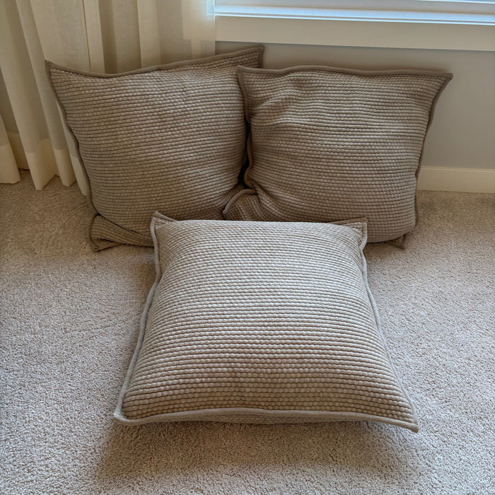 Set of 3 22” x 22” Accent Cushions - G412