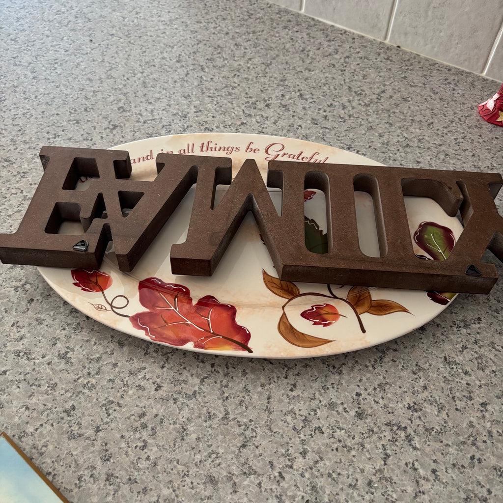 E901 Decor and more (Wooden family sign and more)