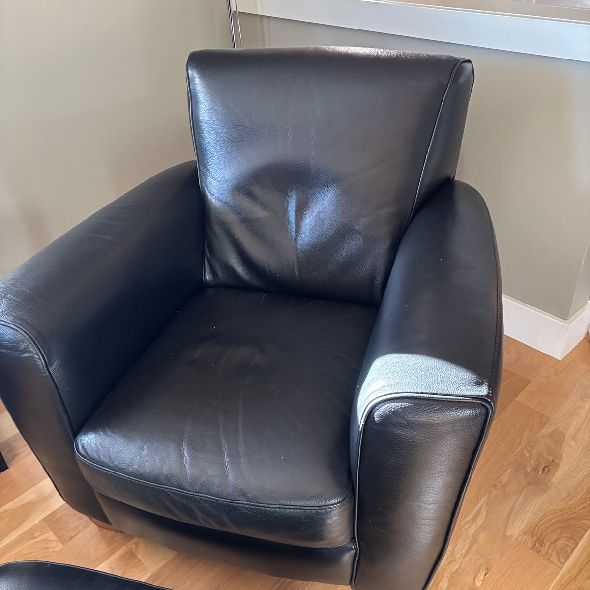 D100 Natuzzi Editions black leather arm chair and ottoman