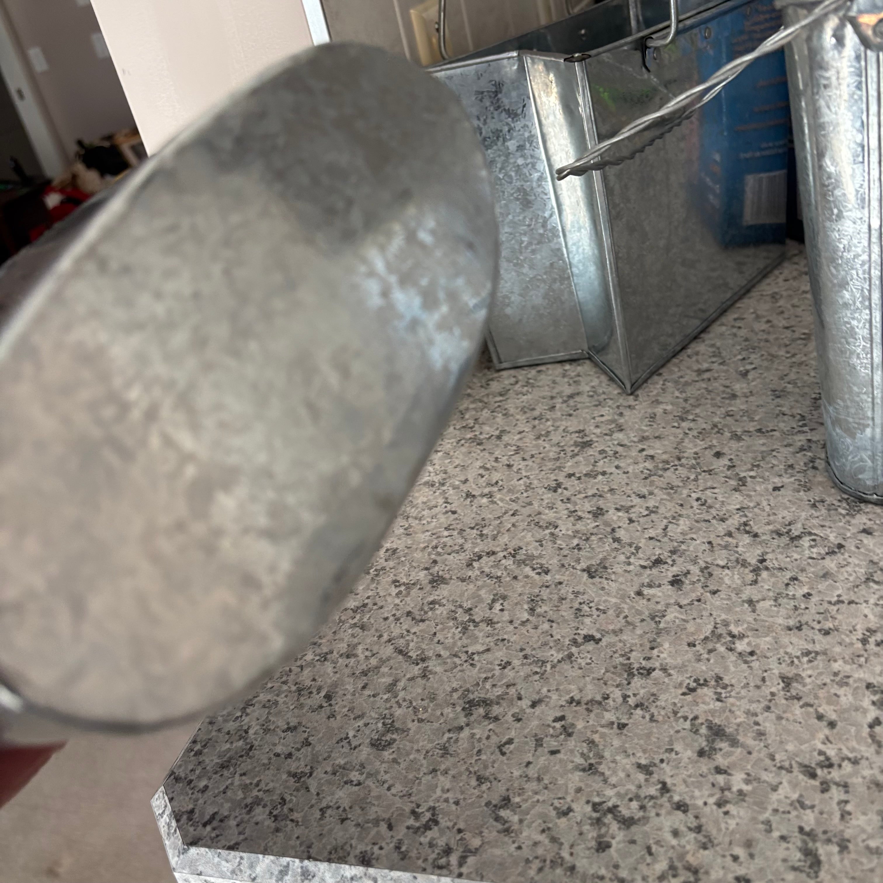 E902 Tin buckets and New salt lamp