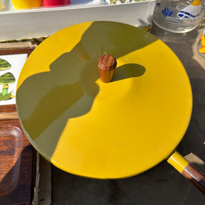 Retro Kitchen Grouping (eyes on ketchup & mustard bottles open and close) - R449