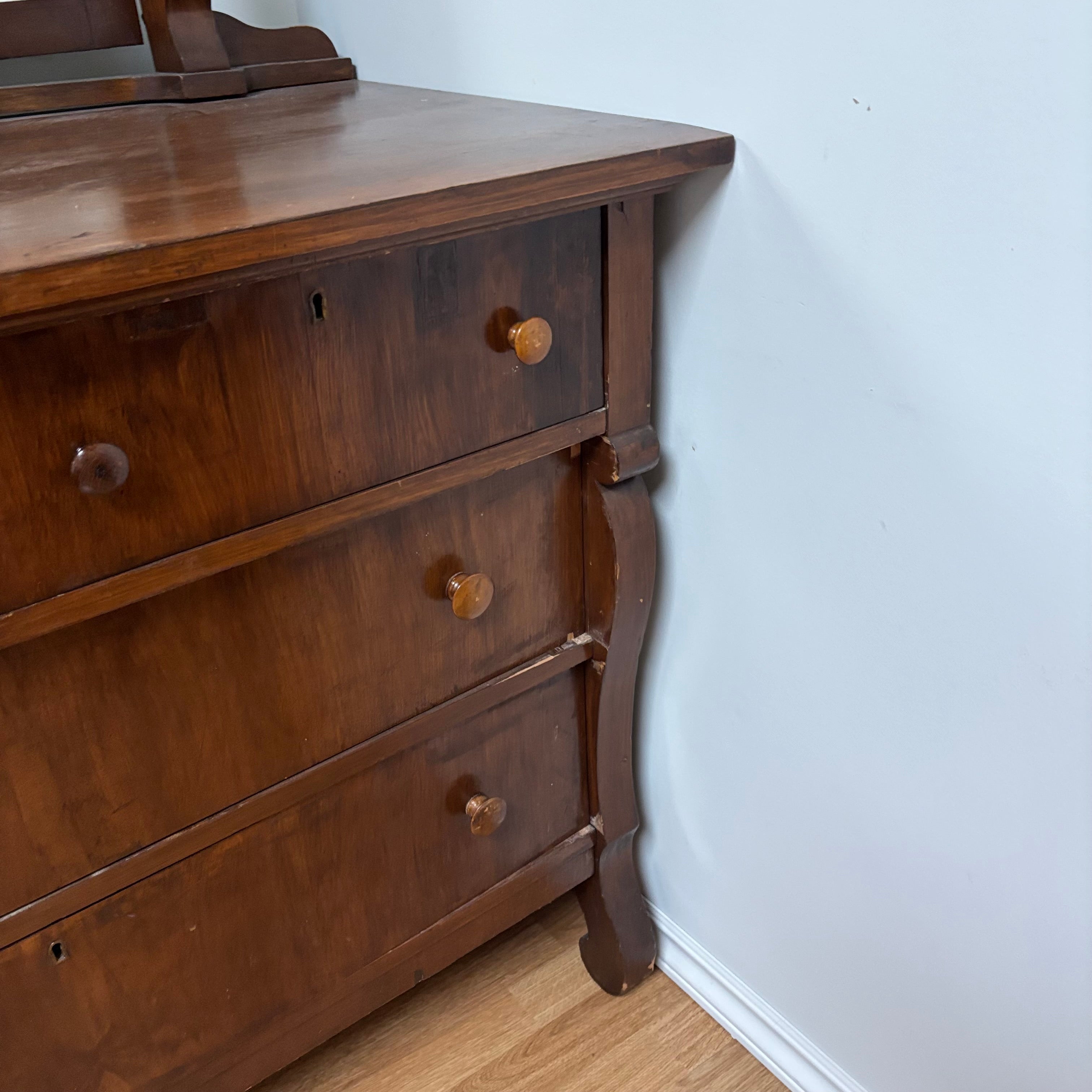 F180 Solid wood antique 4 Drawer dresser with mirror (some dings/separation along edges of drawer)