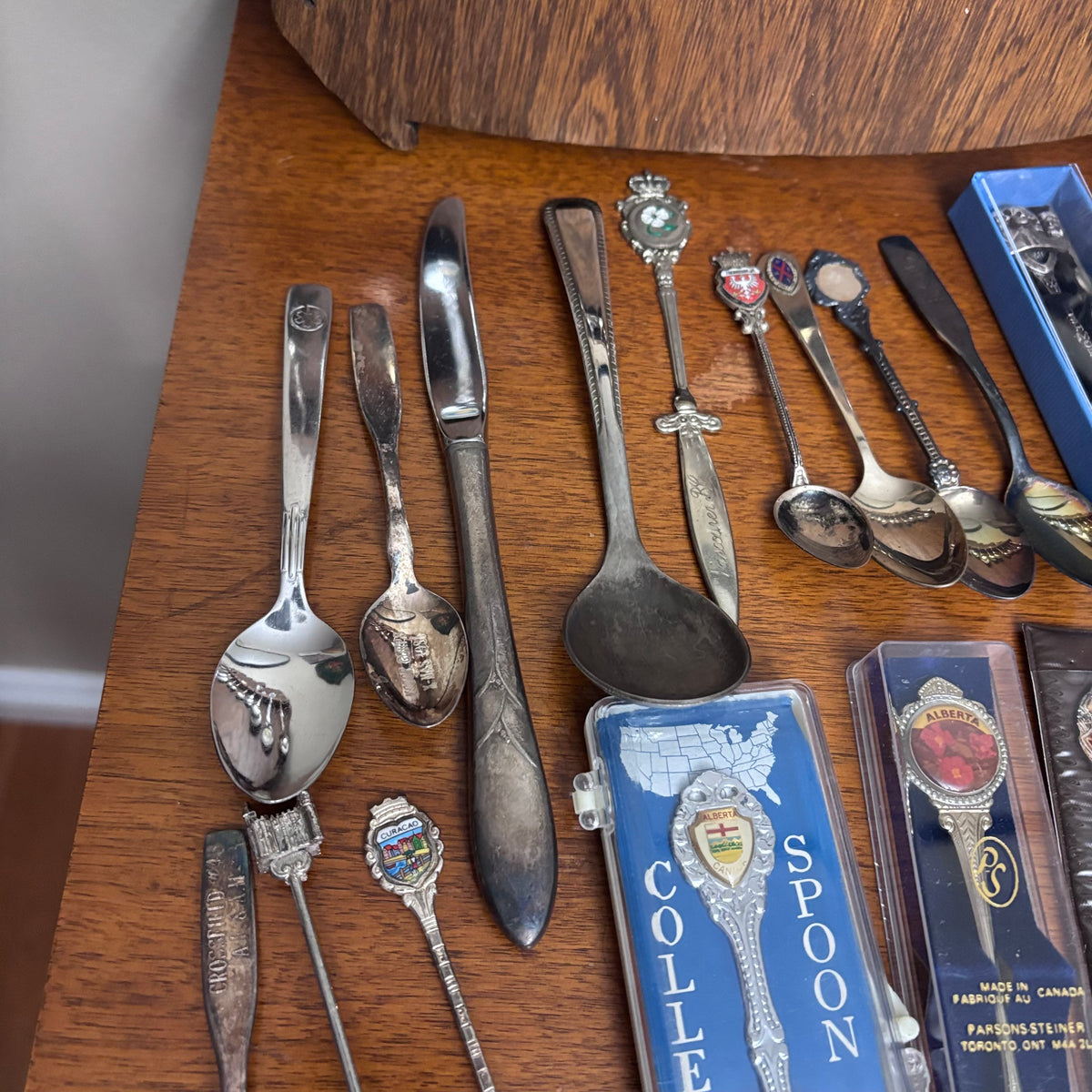 K405 Vintage collector spoons grouping