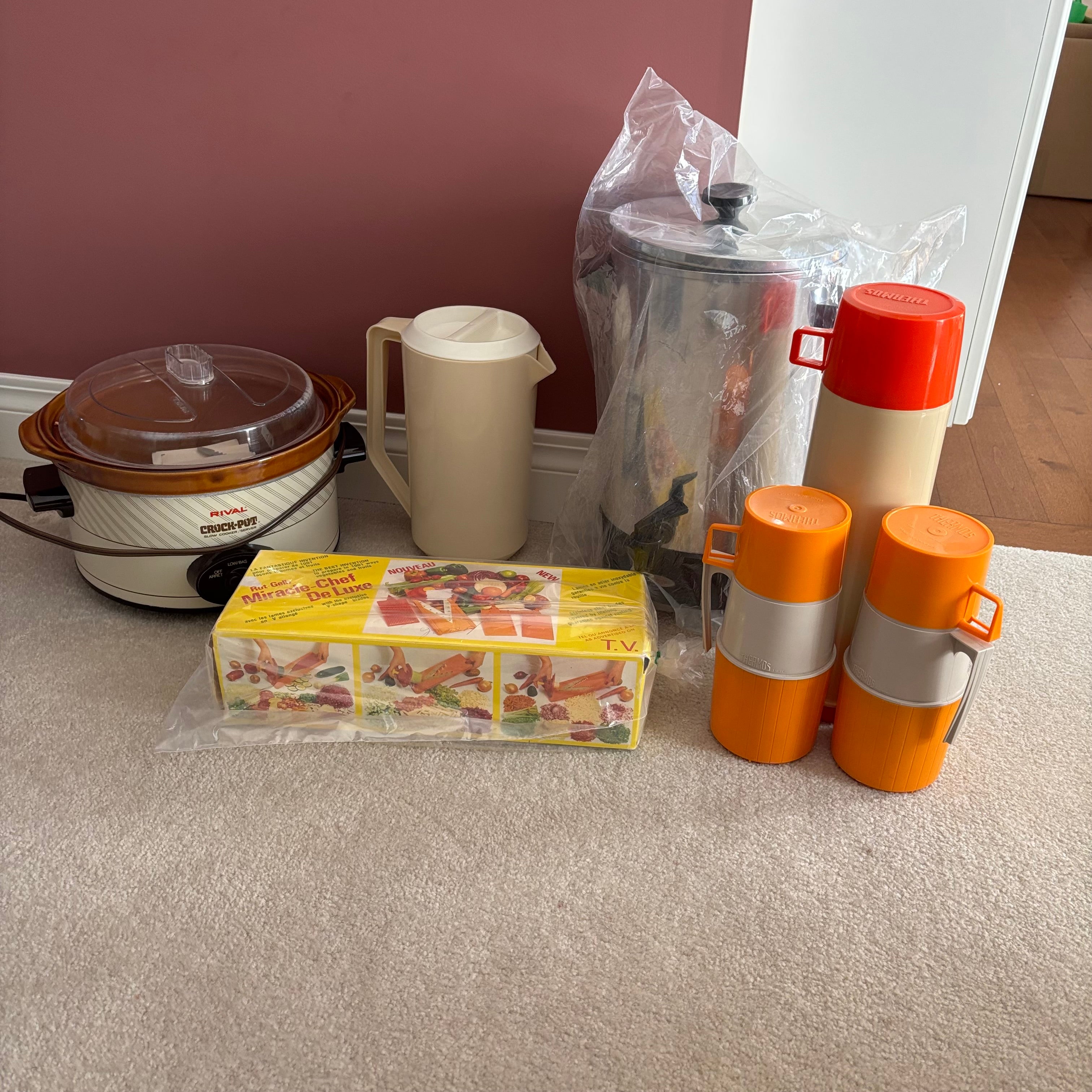E887 Vintage Kitchen grouping (Thermoses and more)
