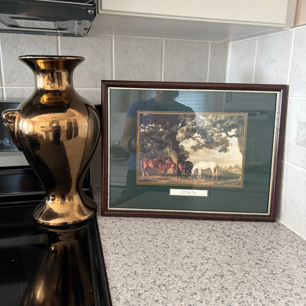 E880 Art and gold painted ceramic vase