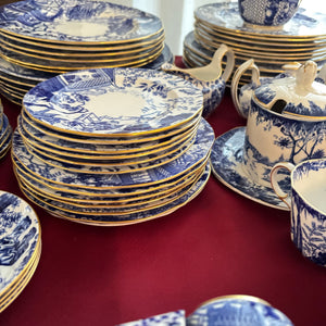 157 PIECE VINTAGE ROYAL CROWN DERBY BLUE MIKADO CHINA (IN EXCELLENT CONDITION) - P104