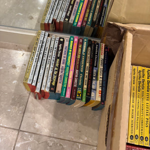 AGATHA CHRISTIE BOOKS GROUPING - P215