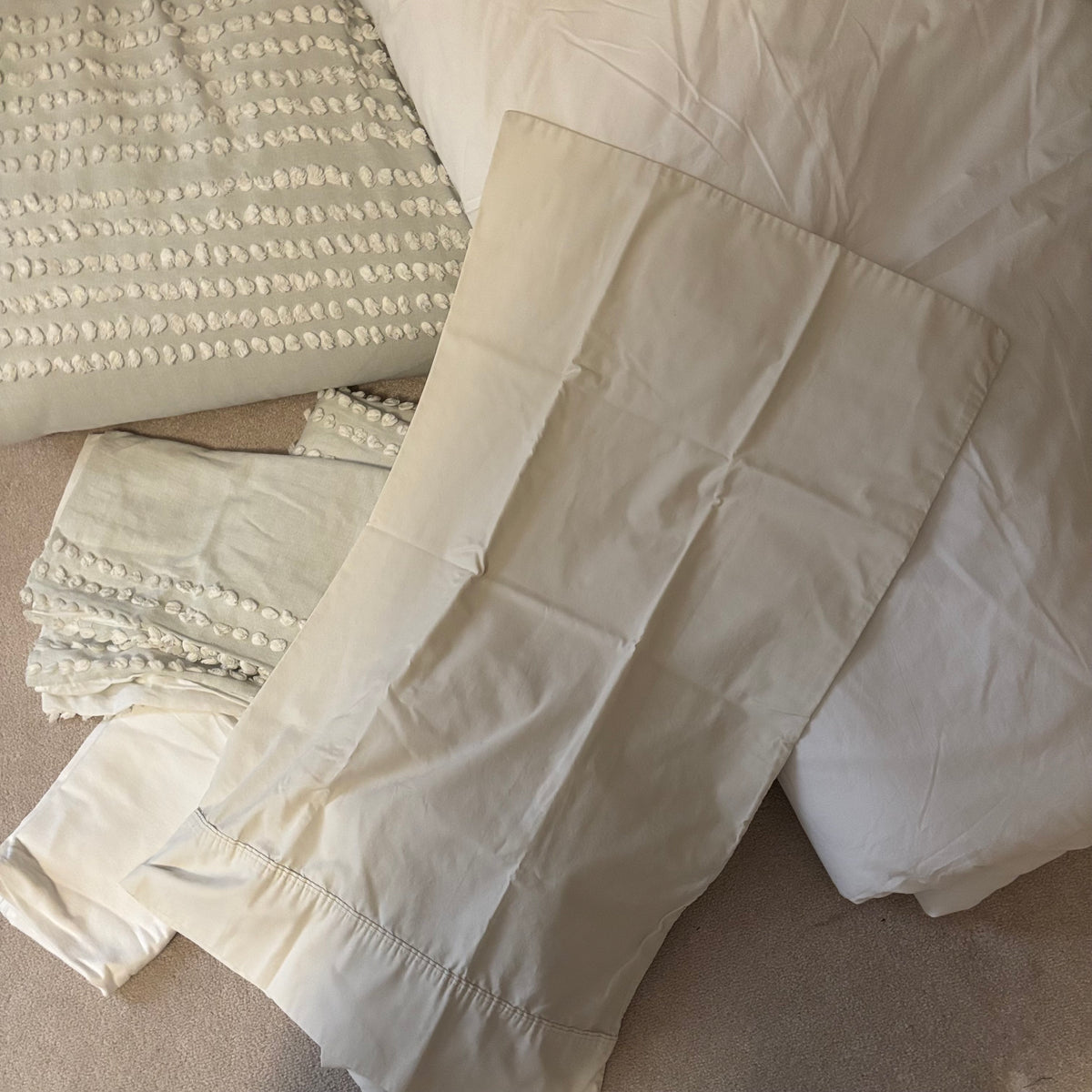 Y158 Bed linens grouping (double size sheet sets and queen size covers)