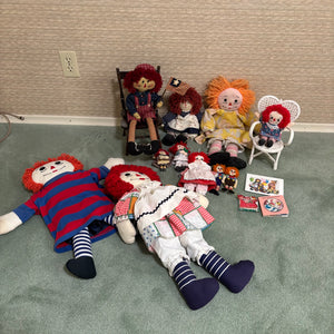 Raggedy Ann & Andy Grouping (Dolls, Chairs and More) - R502