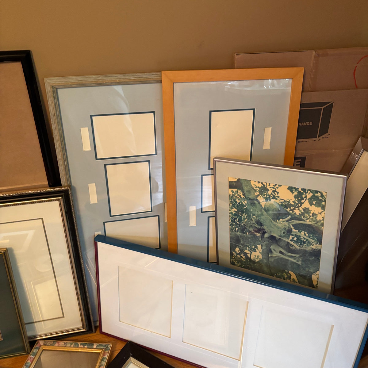 E105 Picture frames grouping